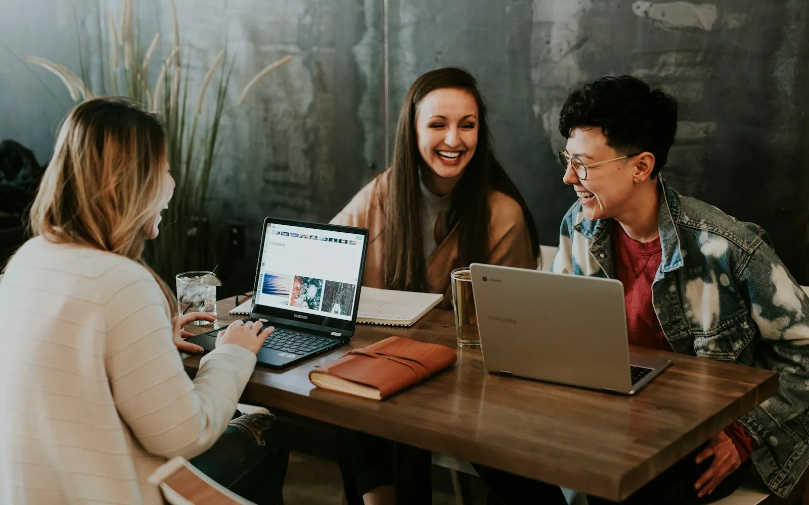 Un moment de partage entre collègues : la qualité de vie au travail passe aussi par la convivialité et la reconnaissance.